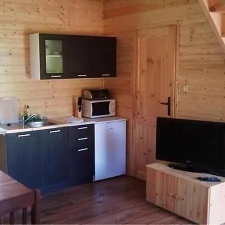 Blockhuette Mit Garten, Terrasse Und Grill